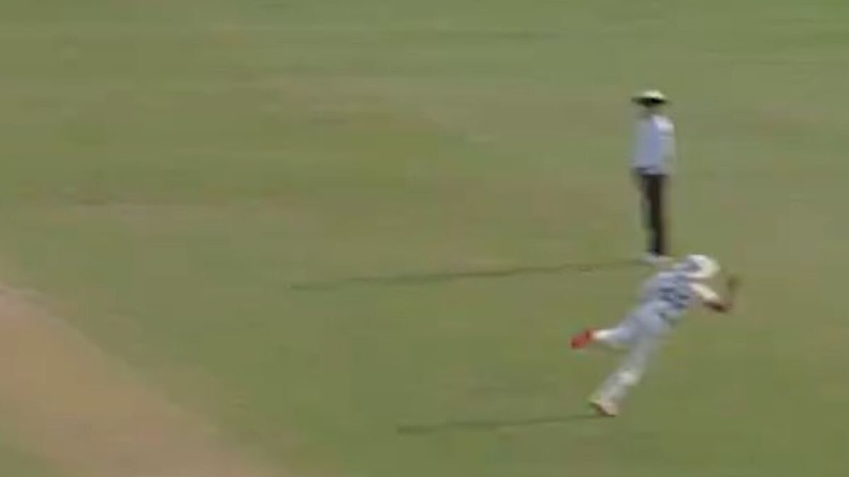PAK vs ENG, 1st Test Aamer Jamal Takes Stunning Catch to Dismiss Ollie