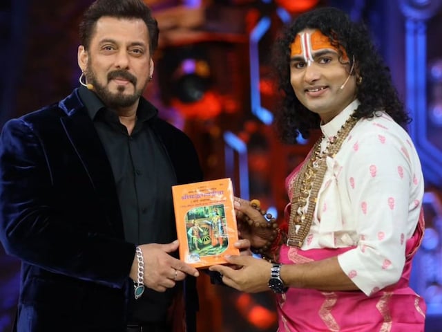 Salman Khan receives a Bhagwat Gita on Bigg Boss 18. 