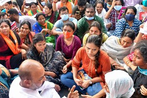 Union Minister Bandi Sanjay Kumar, BRS Leaders Detained During Protest In Hyderabad Over TGPSC Exam Postponement - News18