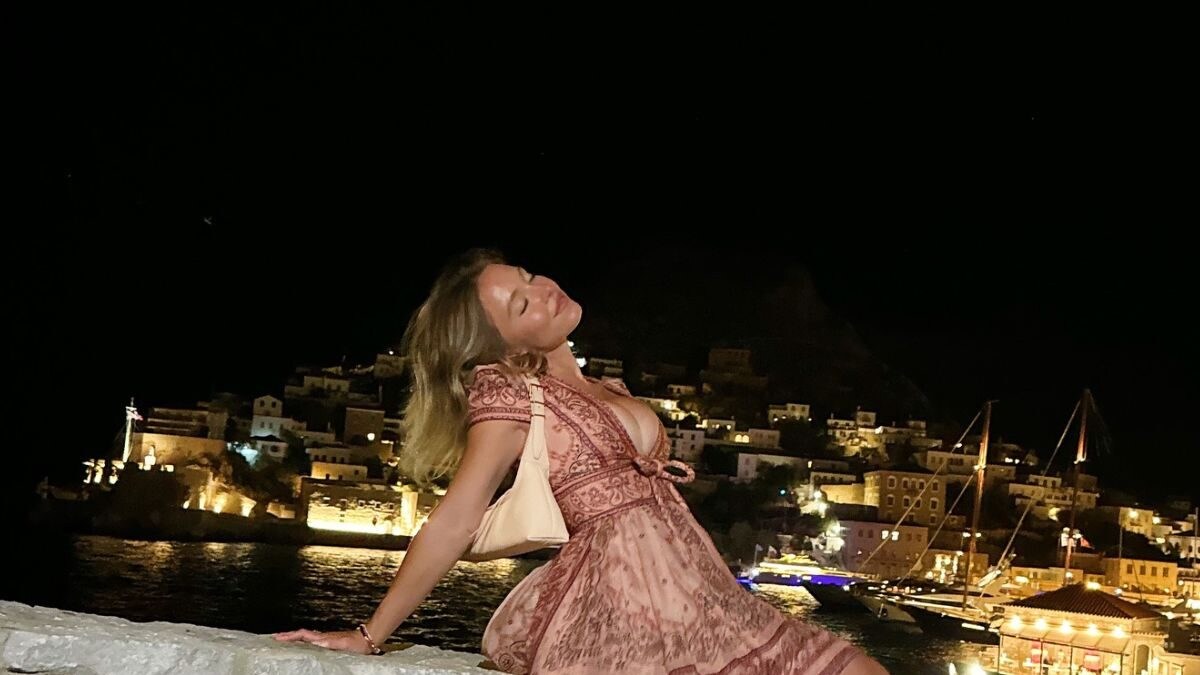 Sydney Sweeney Claims Paparazzi Pressured Her To Pose In Bikini: ‘My