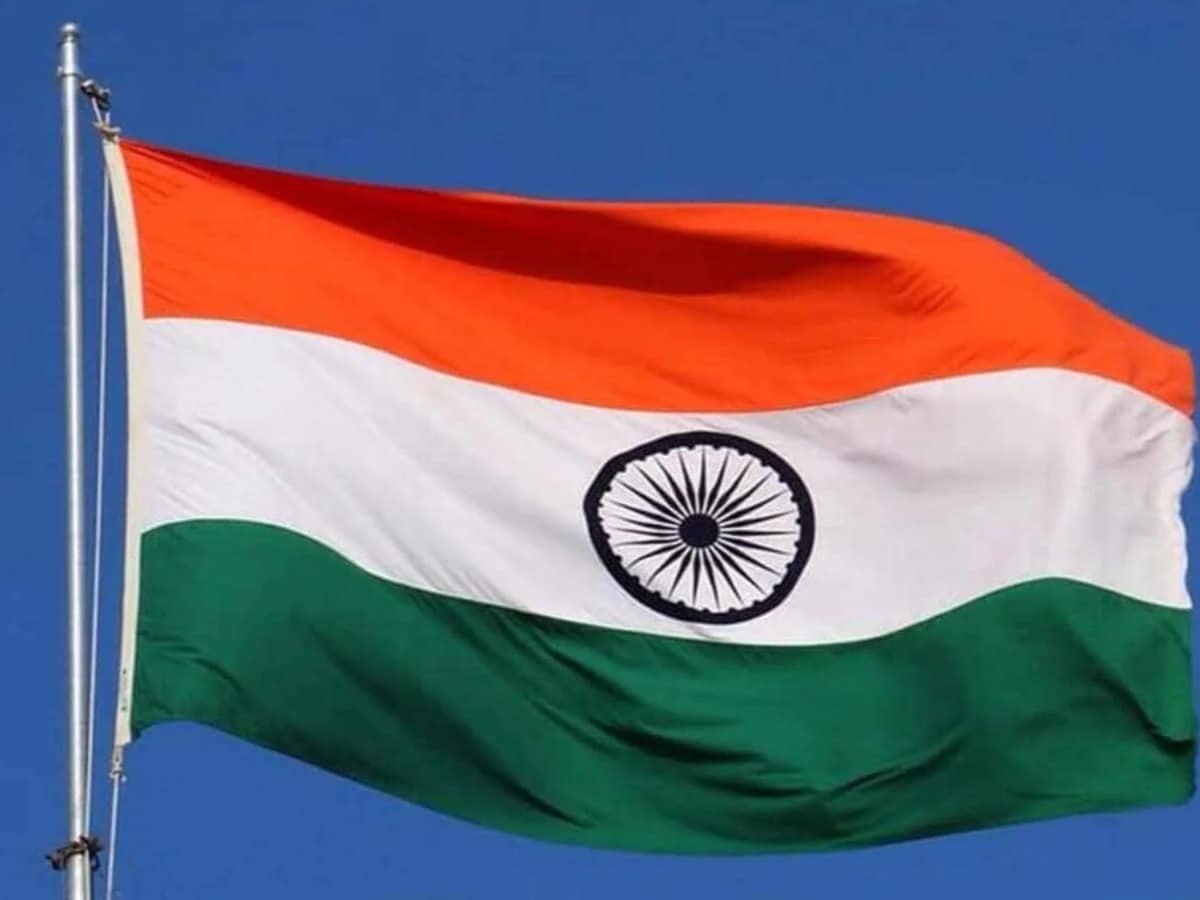 Flag hoisting vs Flag unfurling Flag hoisting vs Flag unfurling