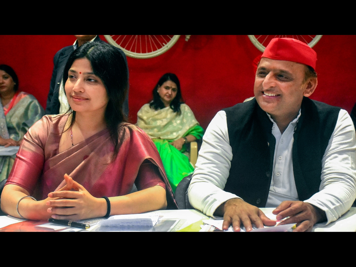Akhilesh-Dimple Yadav Love Story: How Mulayam Singh Gave His Approval To The Relationship | India News - News18