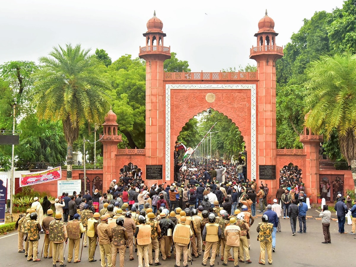 Bangladesh Crisis: The Urgent Need for AMU to Check Anti-India, Anti-Hindu Elements - News18