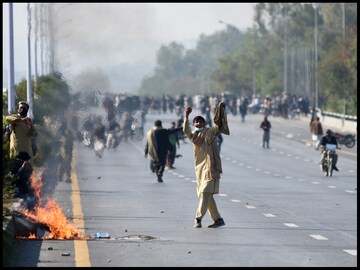 Supporters of Imran Khan's PTI clashed with police in Islamabad while calling for their leader's release. (Reuters)