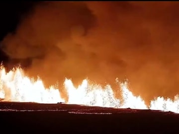 Icelandic village evacuated after new volcanic eruption (Video screengrab/Social Media)