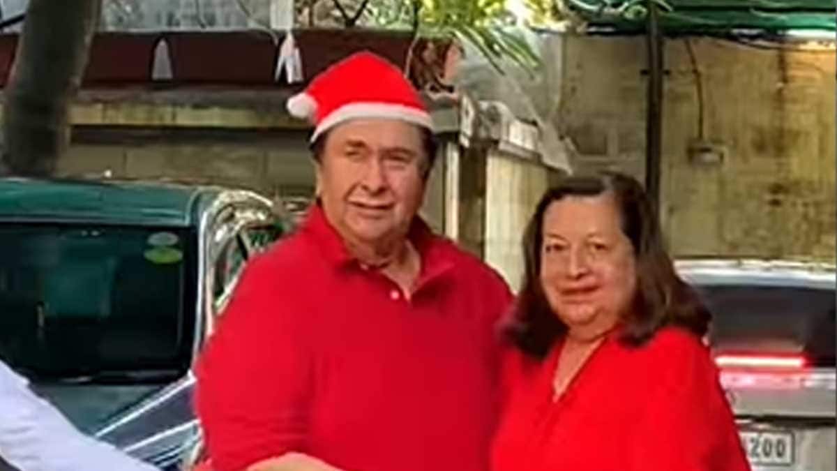 Watch: Randhir Kapoor, Babita Spread Christmas Cheer Early In Matching Outfits Watch: Randhir Kapoor, Babita Spread Christmas Cheer Early In Matching Outfits