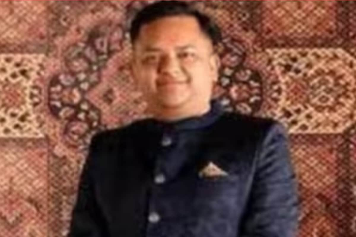 From Rs 10,000, This Man Built A Rs 32,000 Crore Empire That Is Synonymous With Indian Weddings