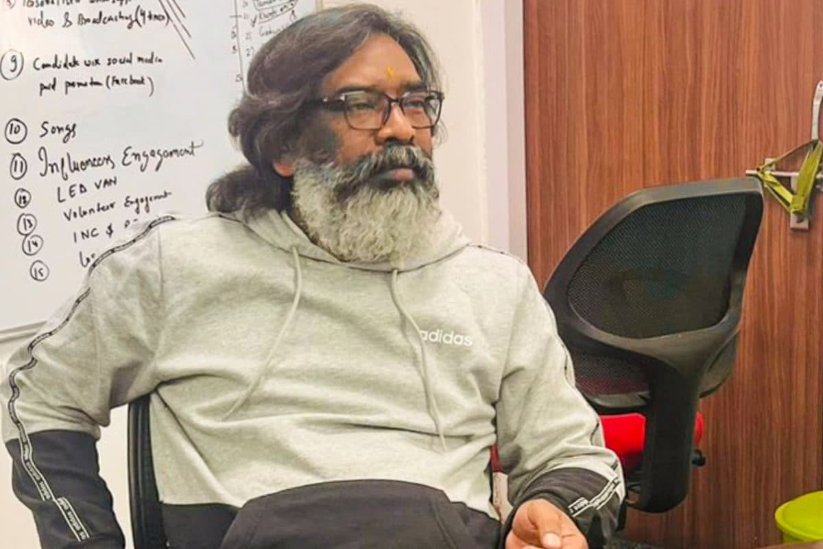 JMM’s Hemant Soren Meets Governor, Stakes Claim To Form Government In Jharkhand