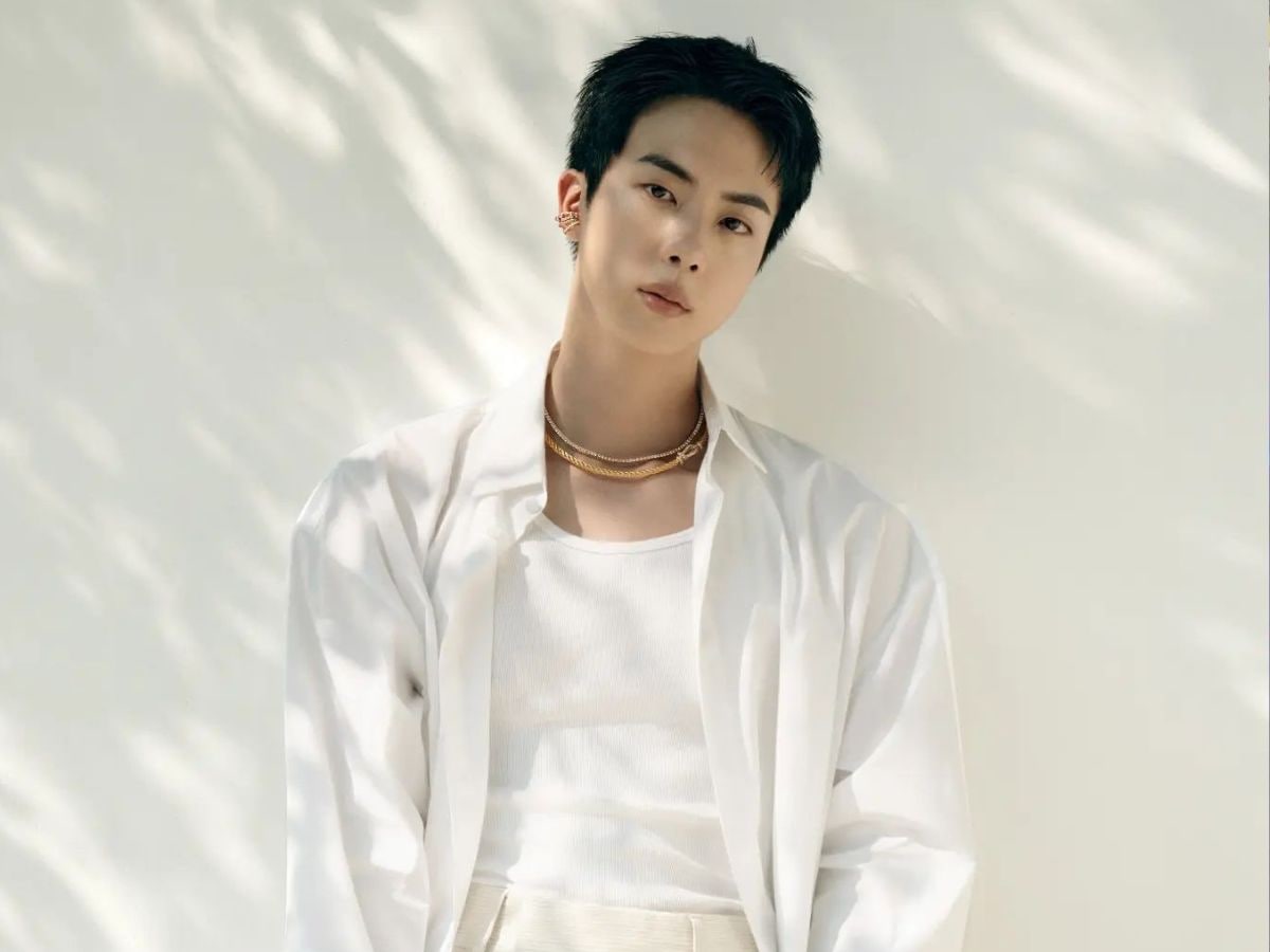 GOT7's Jinyoung Gets Discharged From Military, Talks About