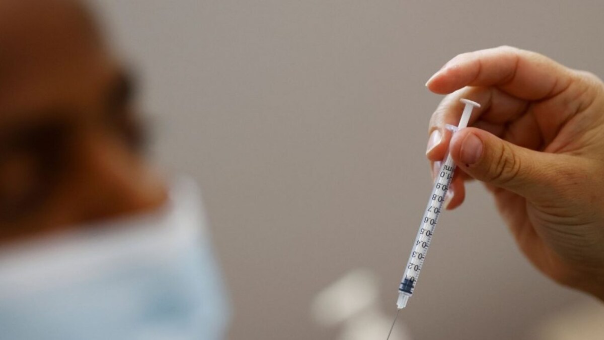 Woman Finds Needle Left Inside Her After 18 Years Of Pain From ...