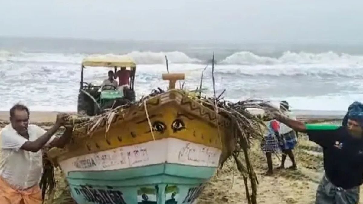 Cyclone Fengal: Schools Shut In Tamil Nadu, Puducherry Amid Heavy Rain; Landfall Likely Today | Updates
