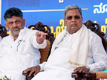 Karnataka CM Siddaramaiah and deputy CM DK Shivakumar (File)