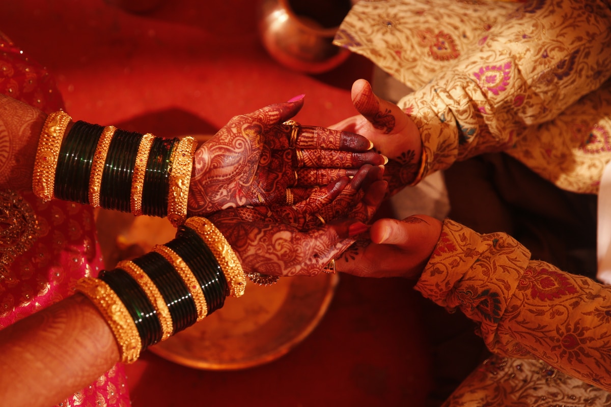 The Role of Zodiac Compatibility in Wedding Rituals and Arrangements