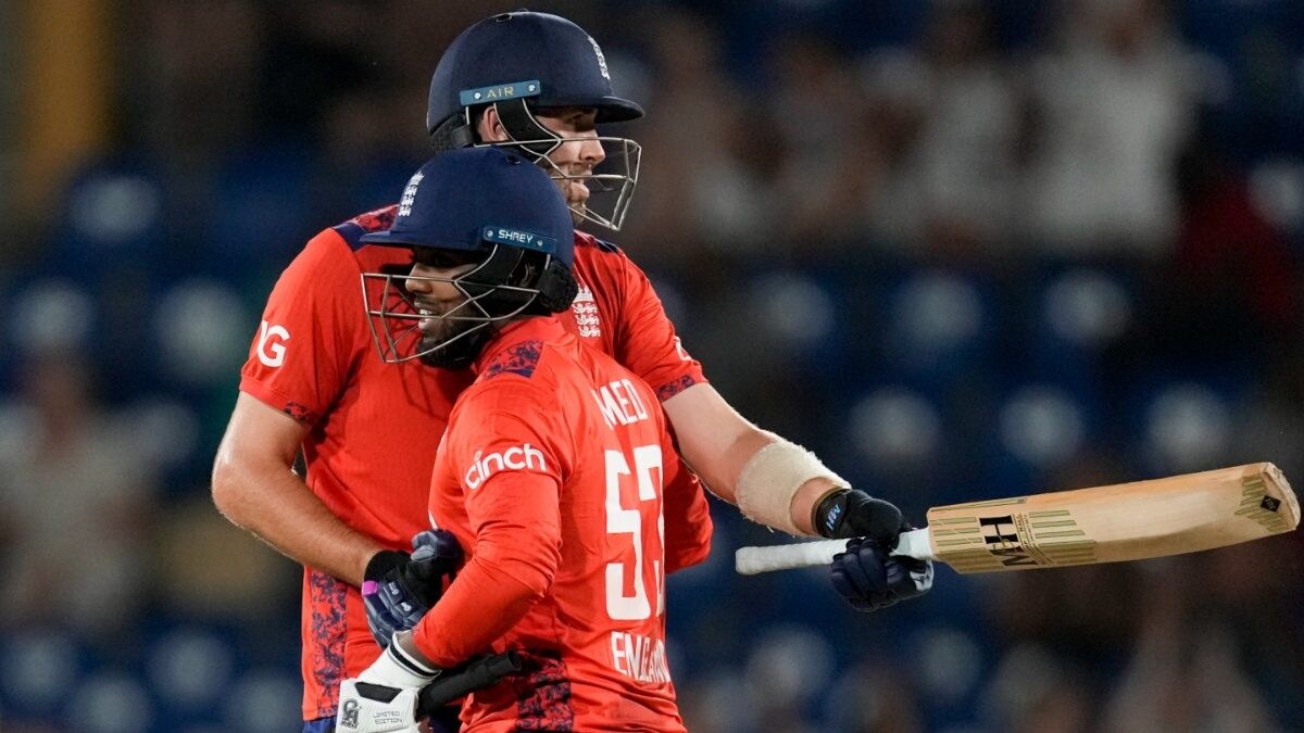 England Beat West Indies By 3 Wickets In 3rd T20I To Take 30 Lead In 5Match Series News18
