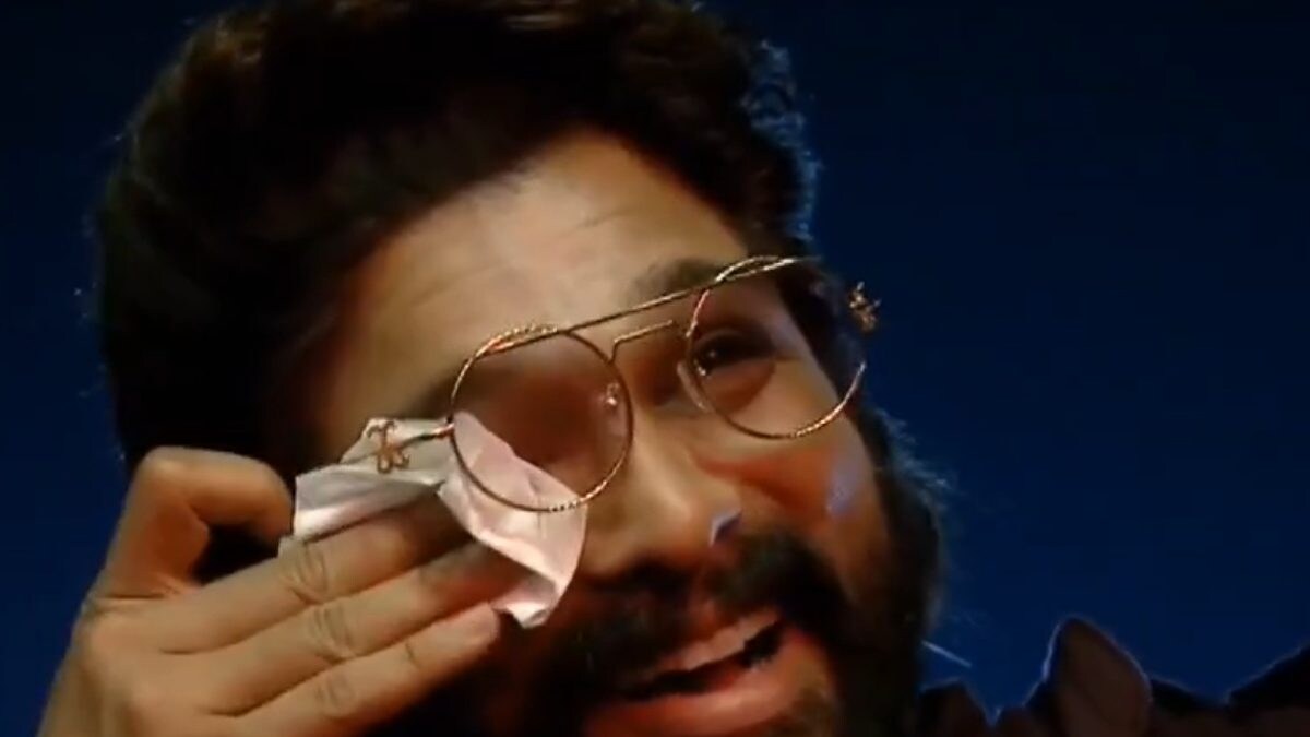 Pushpa 2: Allu Arjun Breaks Down As Sukumar Lauds Him Ahead Of Film’s Release, Video Goes Viral Pushpa 2: Allu Arjun Breaks Down As Sukumar Lauds Him Ahead Of Film’s Release, Video Goes Viral