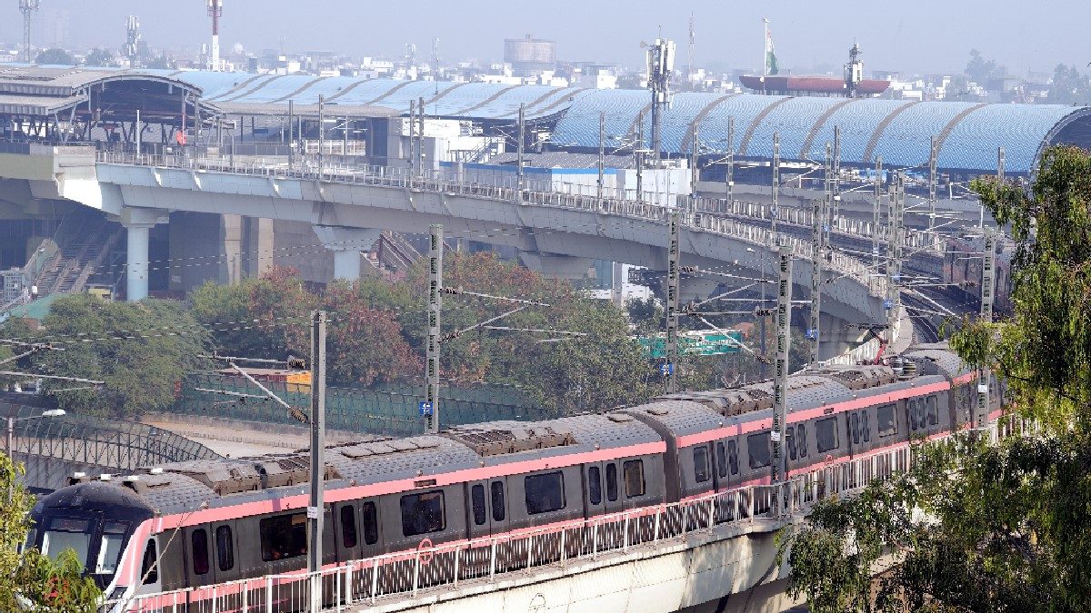 Delhi New Year’s Eve Advisory: Rajiv Chowk Metro Open Till Midnight, Traffic Rerouted Near Saket Malls