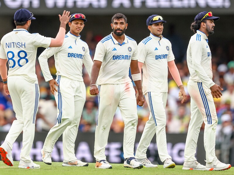 Follow the live score and updates from Day 3 of the third Test between India vs Australia at the Gabba. (Image: AP) Follow the live score and updates from Day 3 of the third Test between India vs Australia at the Gabba. (Image: AP)
