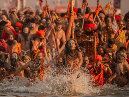 Maha Kumbh Mela will begin on January 13, 2025, with the Paush Purnima Snan and end on February 26 with the celebration of Maha Shivratri. (Image: Shutterstock)
Maha Kumbh Mela will begin on January 13, 2025, with the Paush Purnima Snan and end on February 26 with the celebration of Maha Shivratri. (Image: Shutterstock)