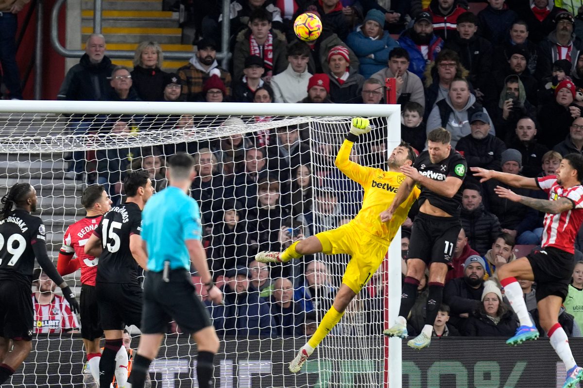 West Ham Goalkeeper Lukasz Fabianski Conscious After On-Field Collision