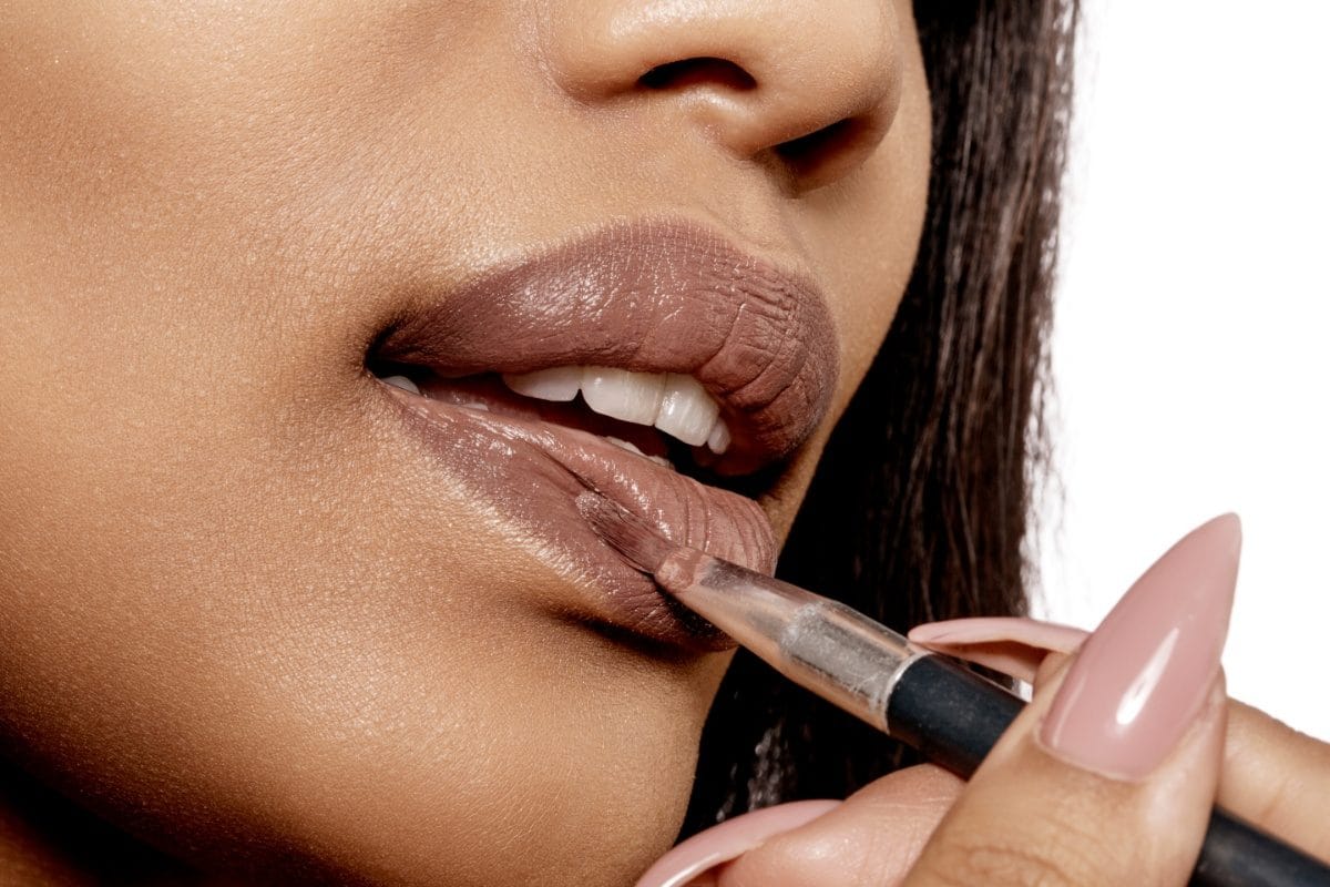 Matte Or Glossy Lipstick? Which Texture Is The Best To Ace The Brat And Demure Makeup