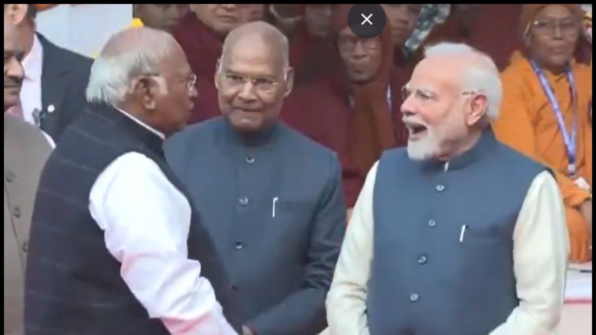 Modi Simle Watch: PM Modi, Mallikarjun Kharge Share Rare Smile As Leaders Honour ...