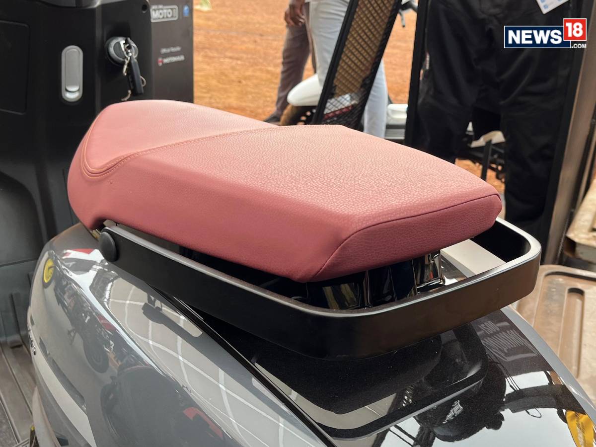 VLF Tennis electric scooter. (Photo: Shahrukh Shah/ News18) VLF Tennis electric scooter. (Photo: Shahrukh Shah/ News18)