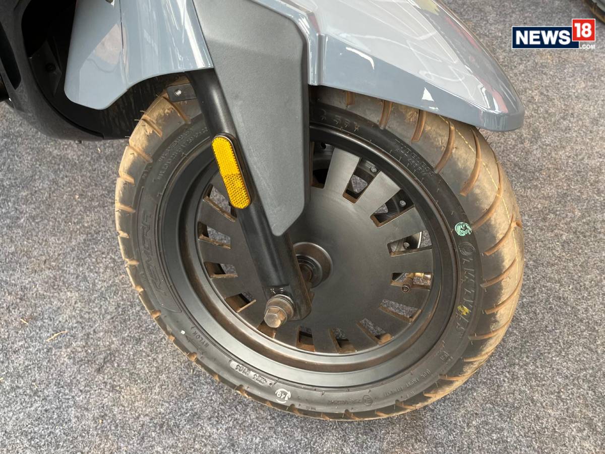 VLF Tennis electric scooter. (Photo: Shahrukh Shah/ News18) VLF Tennis electric scooter. (Photo: Shahrukh Shah/ News18)