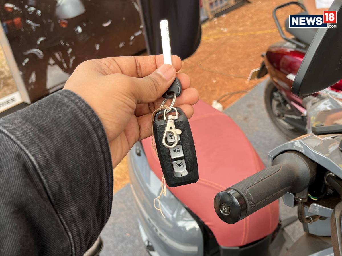 VLF Tennis electric scooter. (Photo: Shahrukh Shah/ News18) VLF Tennis electric scooter. (Photo: Shahrukh Shah/ News18)