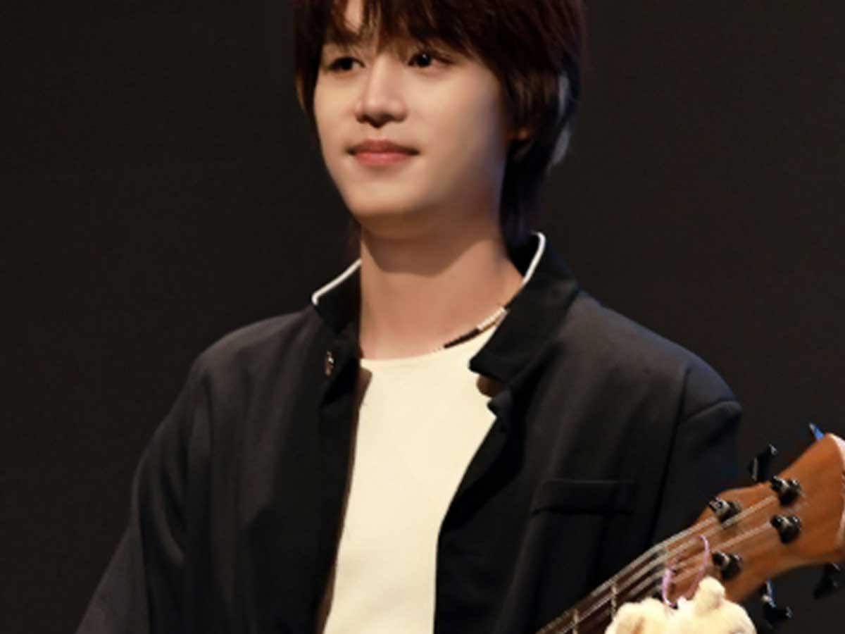 BTS Star Jungkook Surprises ARMY With Weverse Live, Here's What