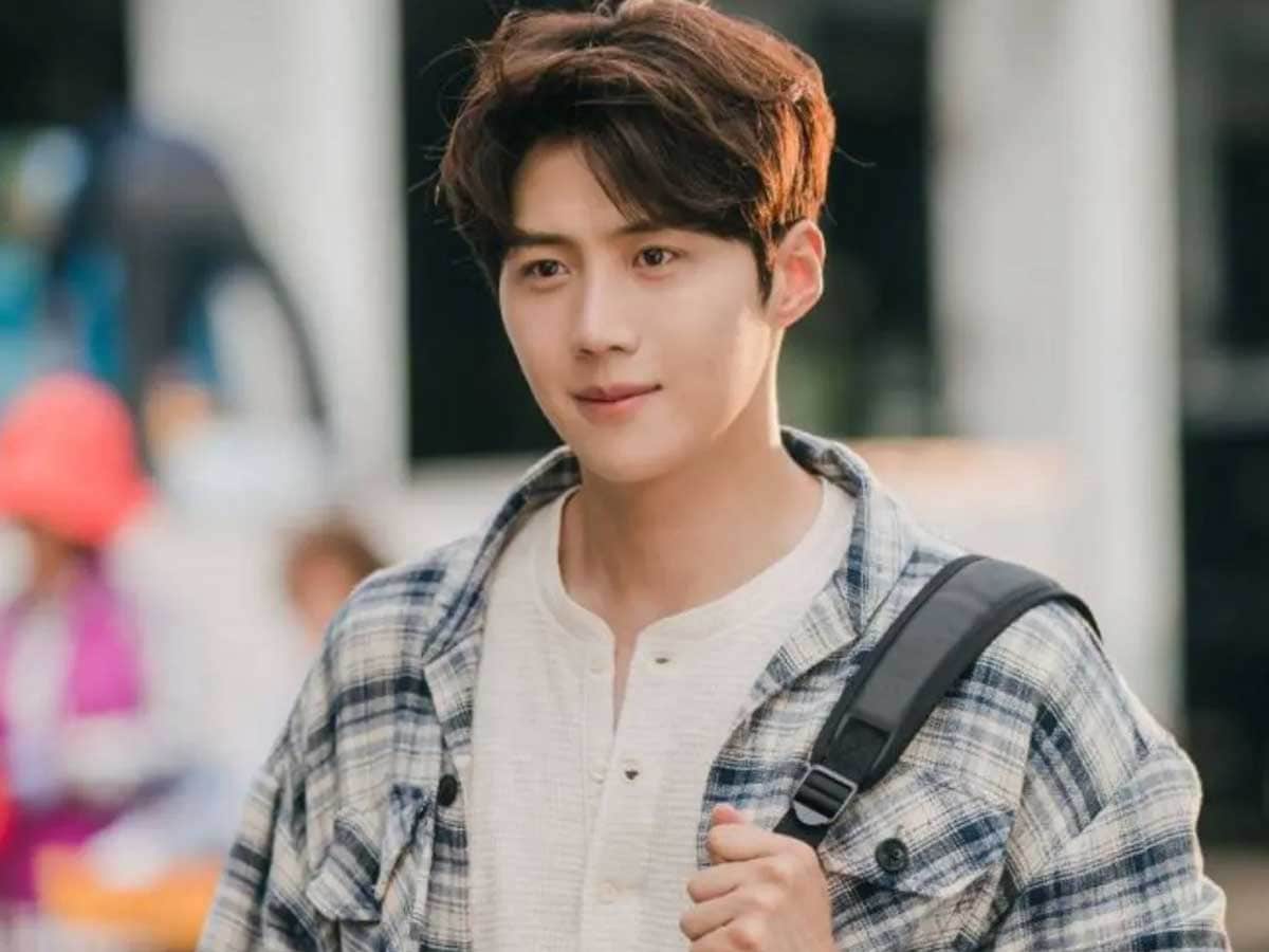 Kim Seon Ho In Talks To Sign With HighZium Studio As Contract Ends With SALT Entertainment Kim Seon Ho In Talks To Sign With HighZium Studio As Contract Ends With SALT Entertainment