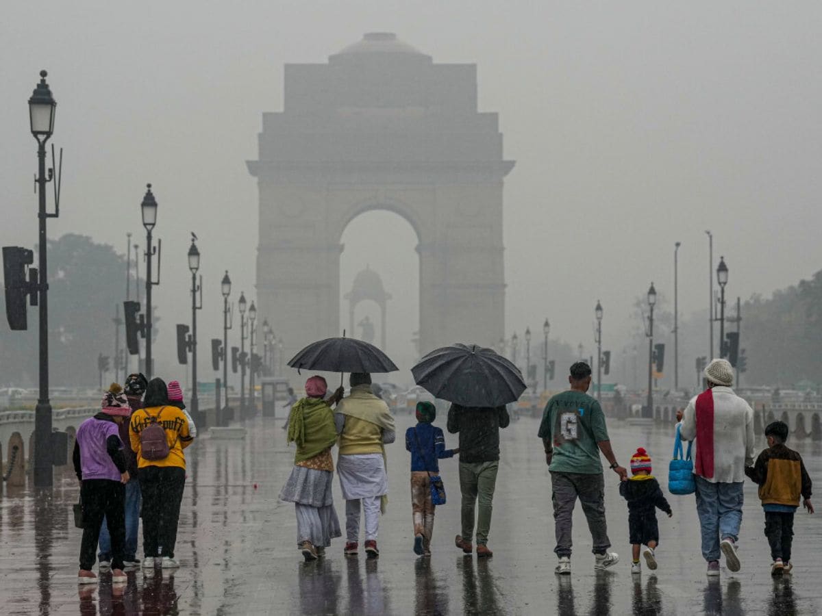 Weather Update: दिल्ली में ठंड के बाद बारिश का अलर्ट, कोहरा बढ़ाएगा परेशानी 2 Image