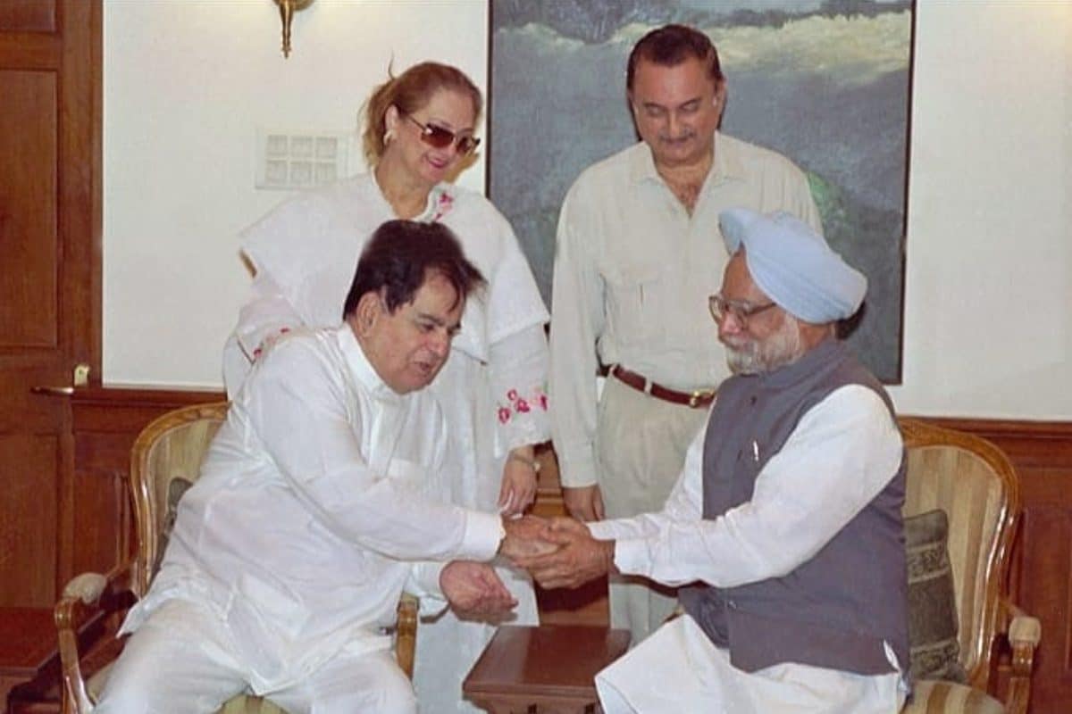 Saira Banu Shares Old Photo Of Manmohan Singh With Dilip Kumar, Remembers Ex-PM's 'Gentle Smile'