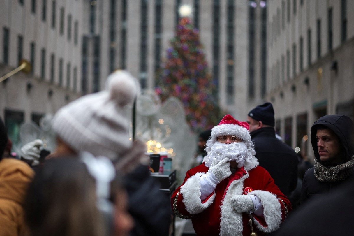 NORAD, US Army Wing Tracking Santa Claus, Confirms His Christmas Deliveries Have Begun