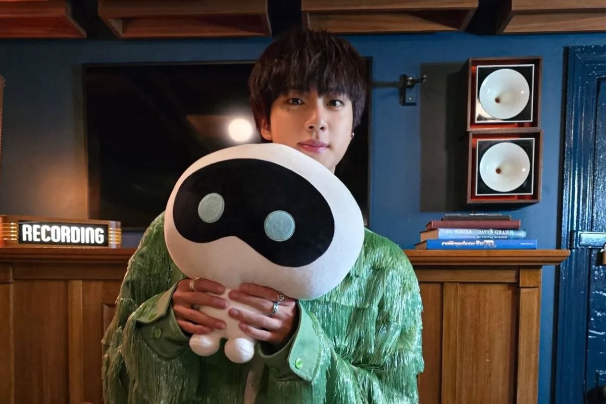 BTS Star Jungkook Shares Emotional Moment With Hairdresser In This