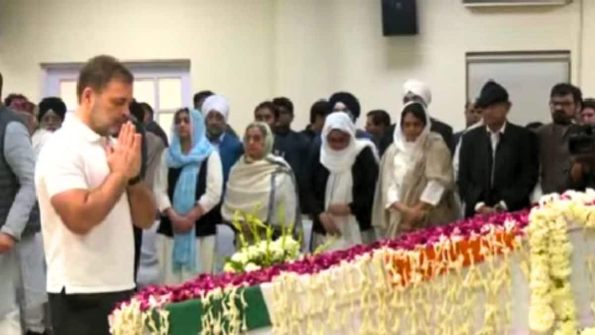 Manmohan Singh Funeral LIVE: Congress Workers Pay Last Respects To Former PM, Final Journey To Begin Shortly
