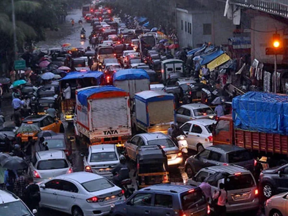 Maharashtra Plans AI-Driven Road Safety and Scrapping of 15+ Year-Old  Vehicles to Combat Accidents | Auto News - News18