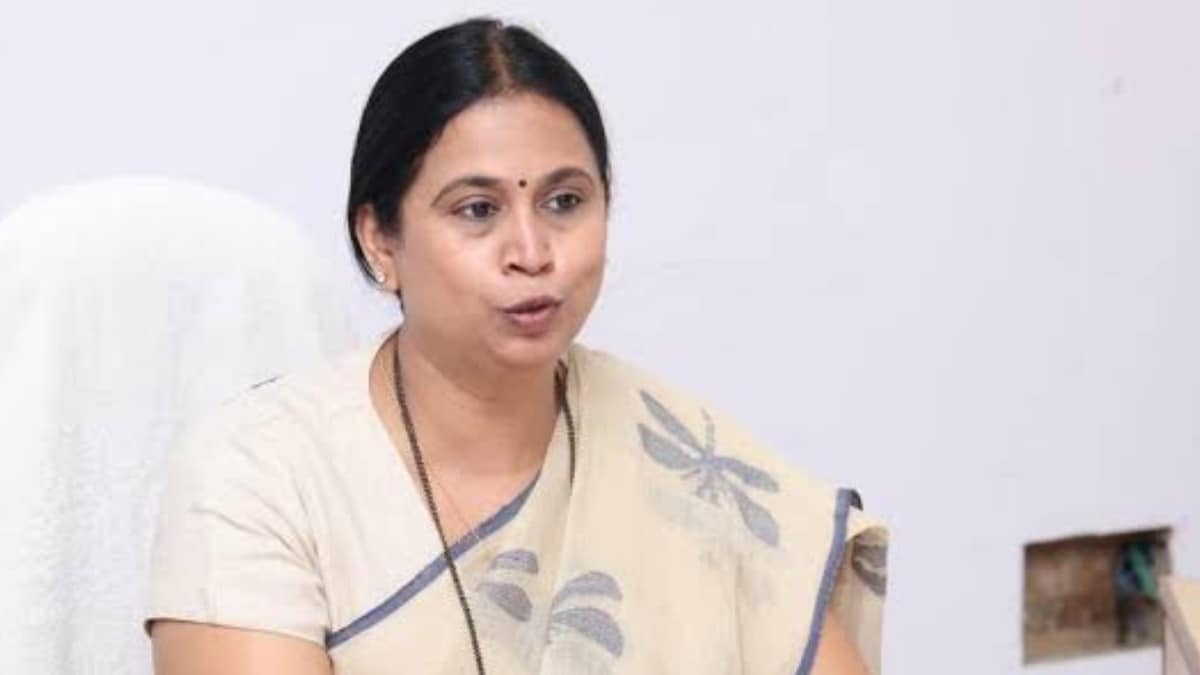 Minister Laxmi Hebbalkar Accuses BJP MLC C T Ravi Of Using Derogatory ...