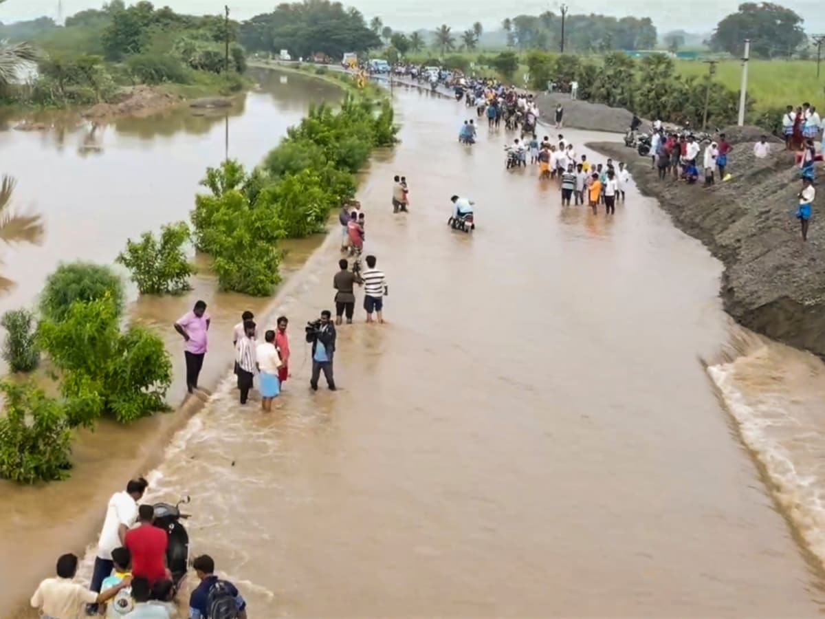 Cyclone Fengal: Chennai-Trichy National Highway Cut Off, Vehicles ...