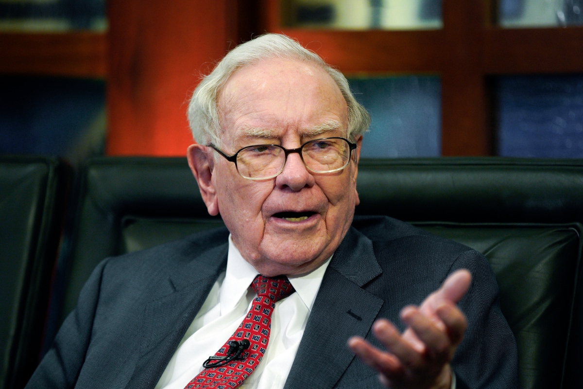 How To Become A Millionaire In A Falling Market? This Is Warren Buffett's Mantra