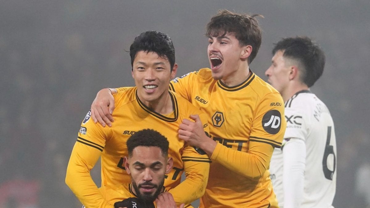 Manchester United Suffer Shocking Defeat At Wolves After Bruno Fernandes Sees Red – News18