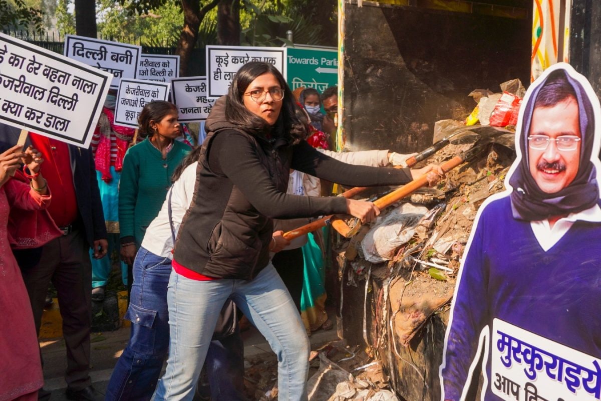 AAP MP Swati Maliwal Detained After Dumping Garbage Outside Kejriwal’s Residence In Protest