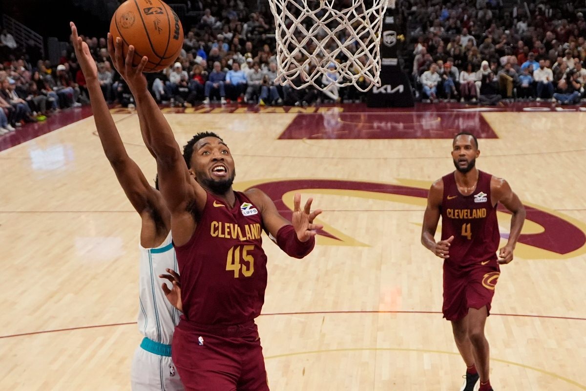 NBA Round-up: Cavaliers Down Hornets; Lakers Get Bested By Rockets