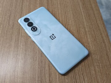 Brands like Motorola, OnePlus and Redmi are available.