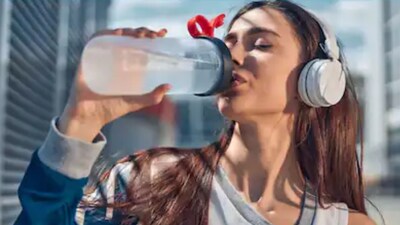 Is It Safe To Drink Cold Water In The Winter? Here’s What Doctors Say ...