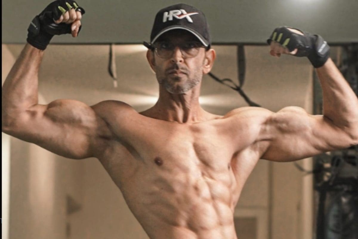 Hrithik Roshan Flaunts His Chiselled Abs In Shirtless Photo, Fans Call Him 'Greek God' | See Here