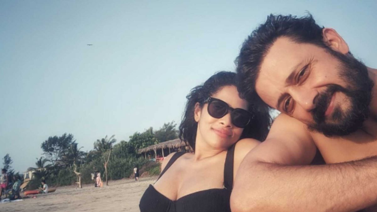 Masaba Gupta Celebrates 2nd Wedding Anniversary With Satyadeep Misra, Shares Unseen Pics Masaba Gupta Celebrates 2nd Wedding Anniversary With Satyadeep Misra, Shares Unseen Pics