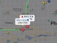 In this screengrab from a Flightradar24 video, the Delta Air Lines and United Airlines flight are seen coming close to each other while landing at the Phoenix Sky Harbor International Airport. (IMAGE: X/@Flightradar24)
In this screengrab from a Flightradar24 video, the Delta Air Lines and United Airlines flight are seen coming close to each other while landing at the Phoenix Sky Harbor International Airport. (IMAGE: X/@Flightradar24)