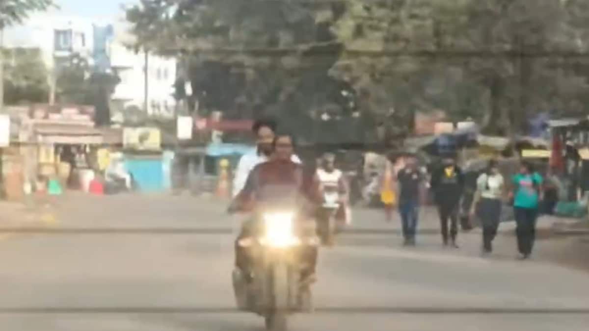 Odisha Bikers Stone Car, Crowd Fights Back
