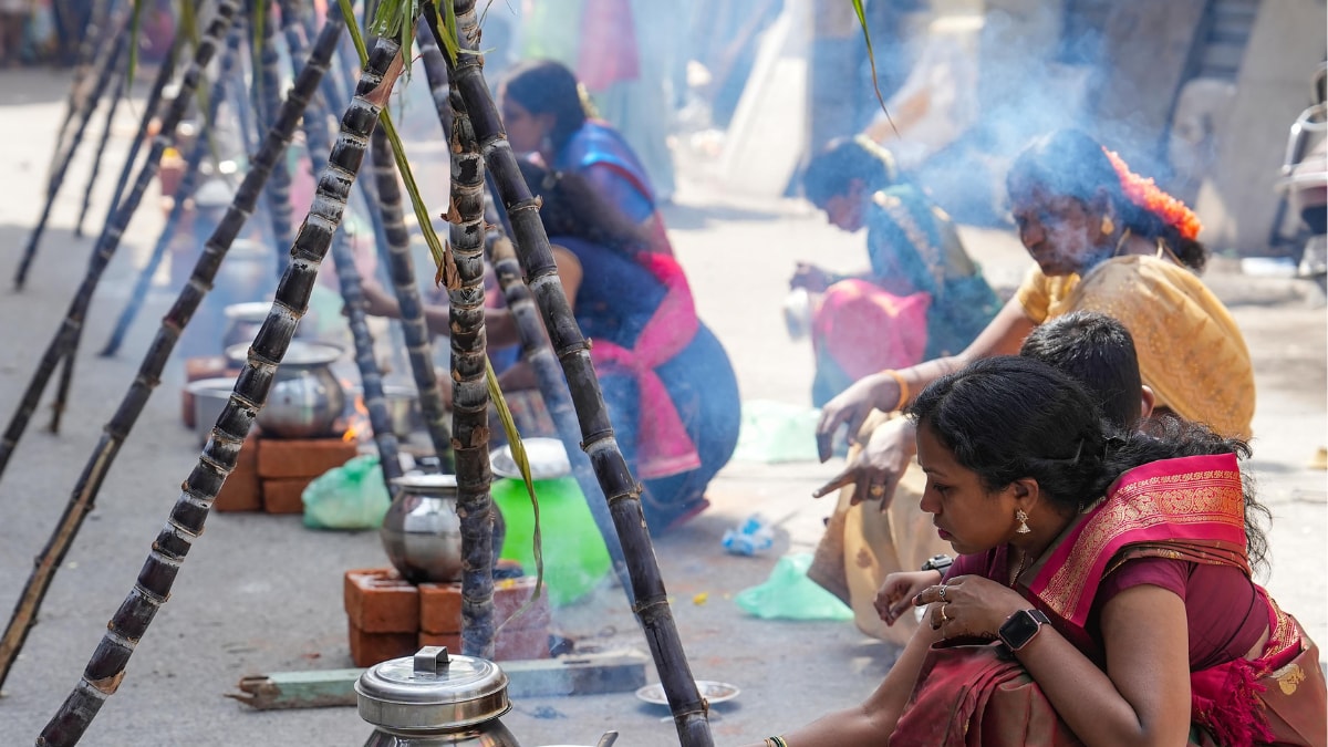 Pongal 2025: Tamil Nadu Govt Begins Distribution Of Gift Hampers But No Cash Yet Pongal 2025: Tamil Nadu Govt Begins Distribution Of Gift Hampers But No Cash Yet