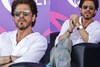 Shah Rukh Khan Looks Charming In White As He Cheers For Abu Dhabi Knight Riders | Videos Go Viral